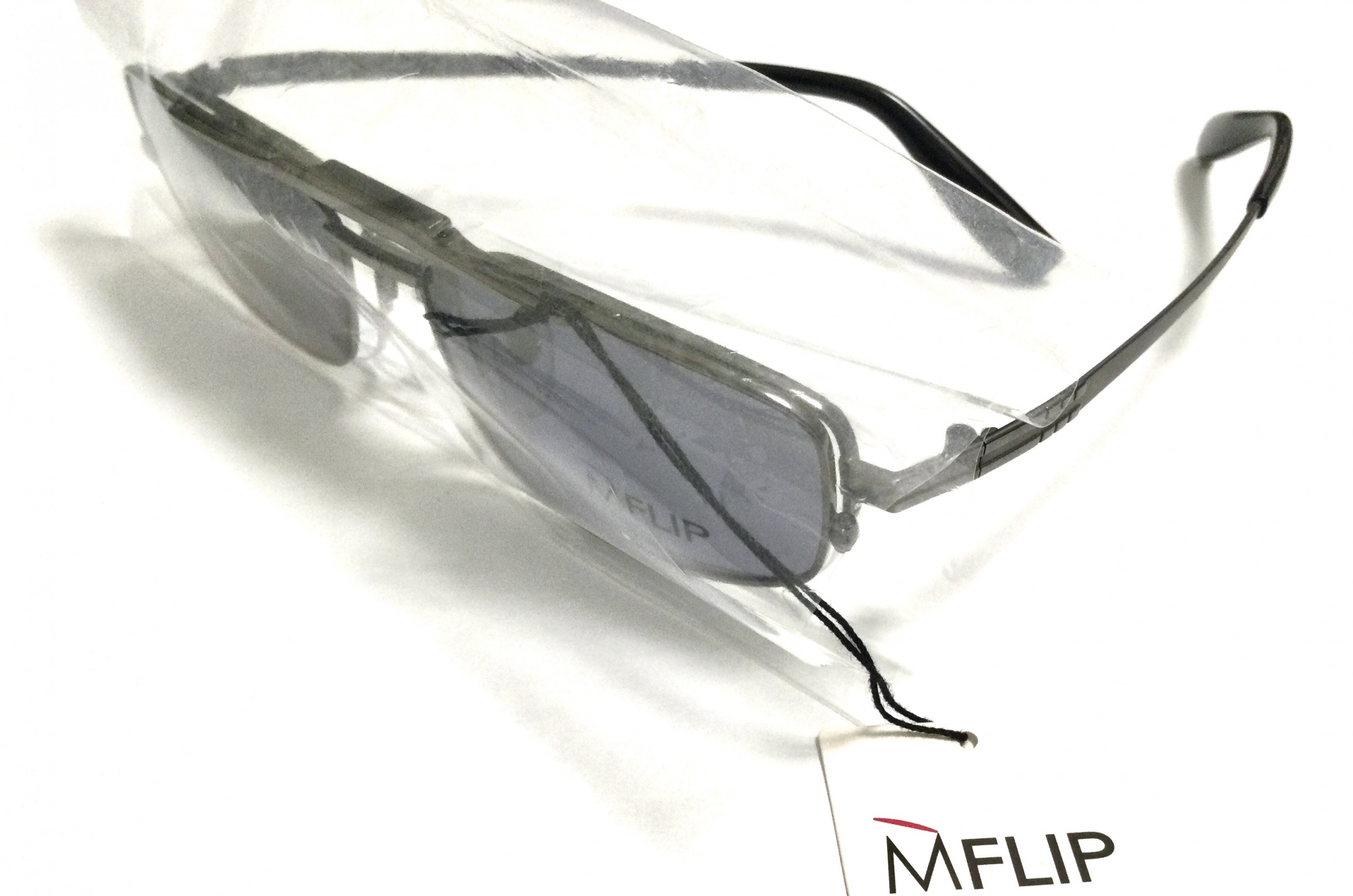 跳ね上げサングラス付きメガネ MFLIP（エムフリップ） | メガネのタカダ